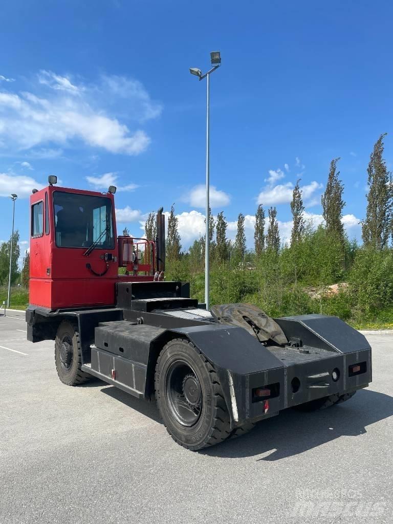 Kalmar TRX252 Tracteur de manœuvre