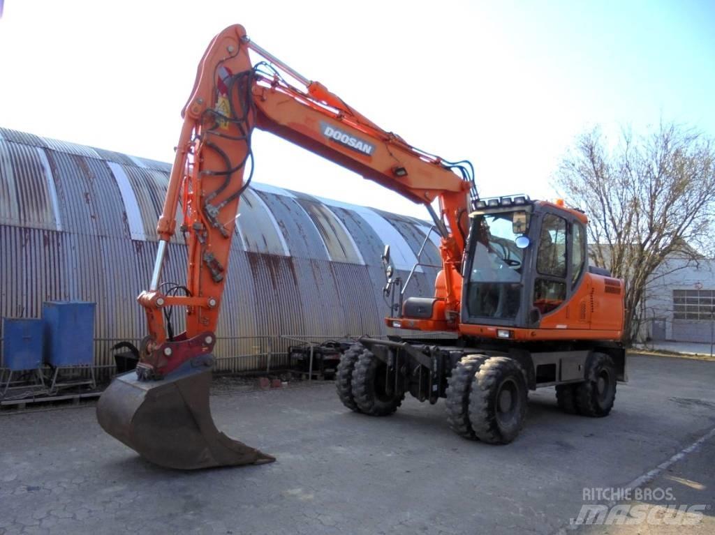 Doosan DX 160 W Pelle sur pneus