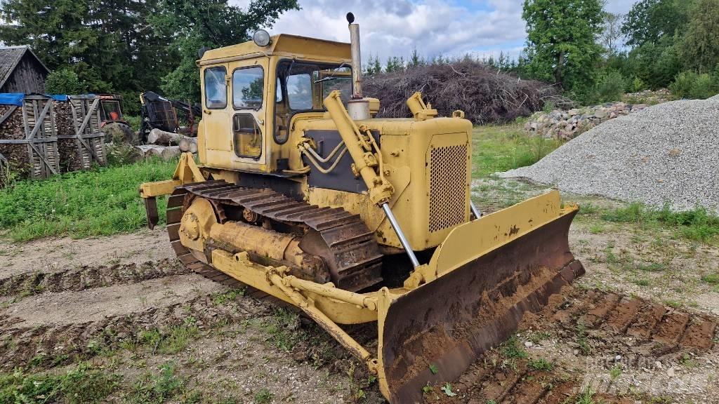 CAT D 4 D Bouteurs sur chenilles
