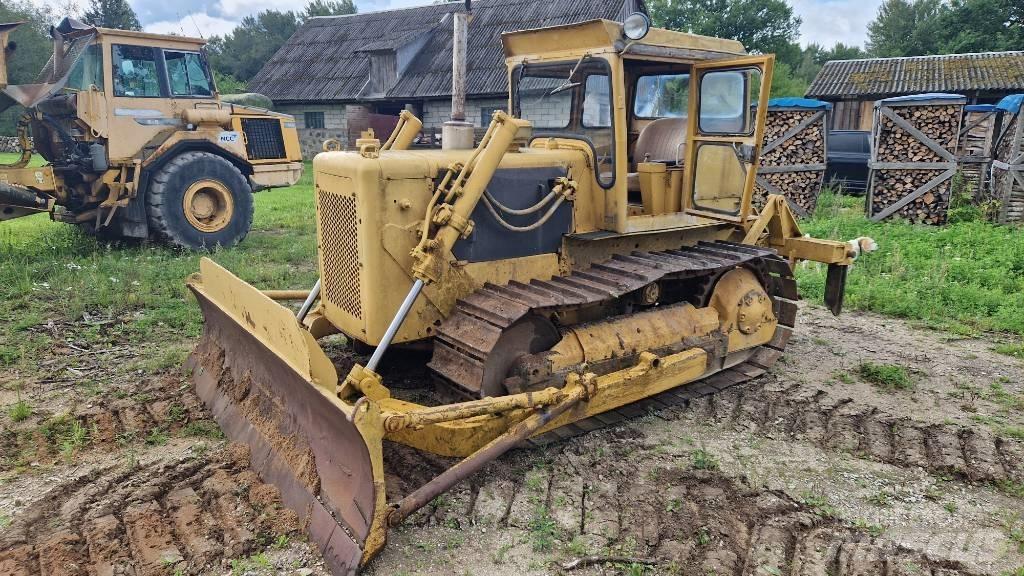 CAT D 4 D Bouteurs sur chenilles