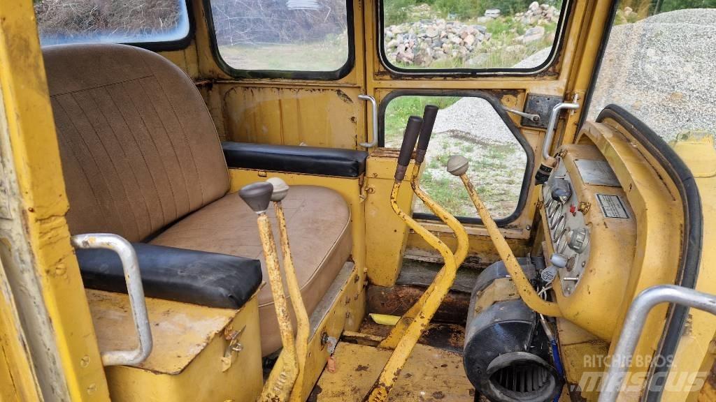 CAT D 4 D Bouteurs sur chenilles