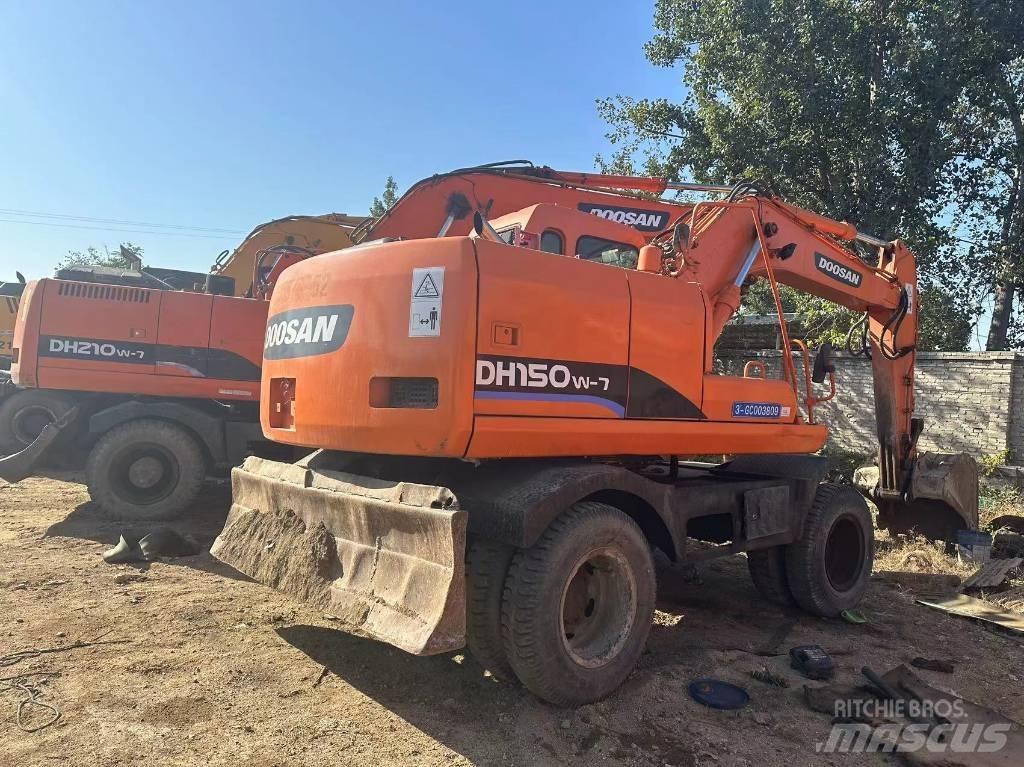 Doosan DH210W Pelle sur pneus