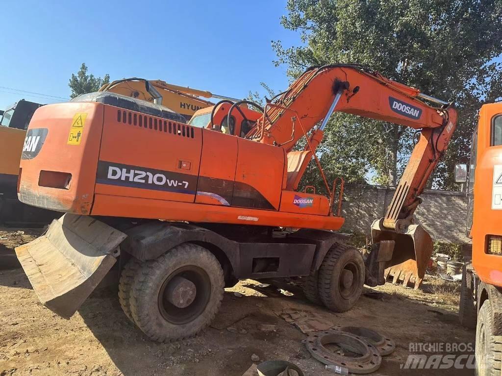 Doosan DH210W Pelle sur pneus