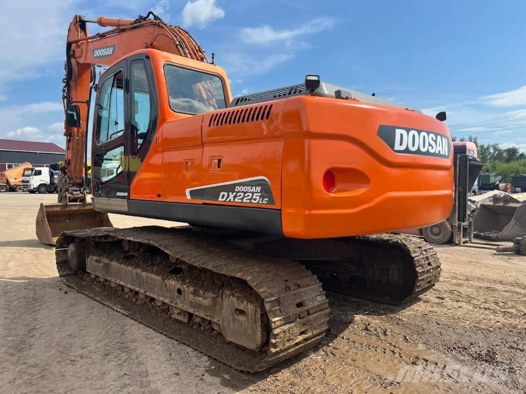 Doosan DX 225 LC Pelle sur chenilles