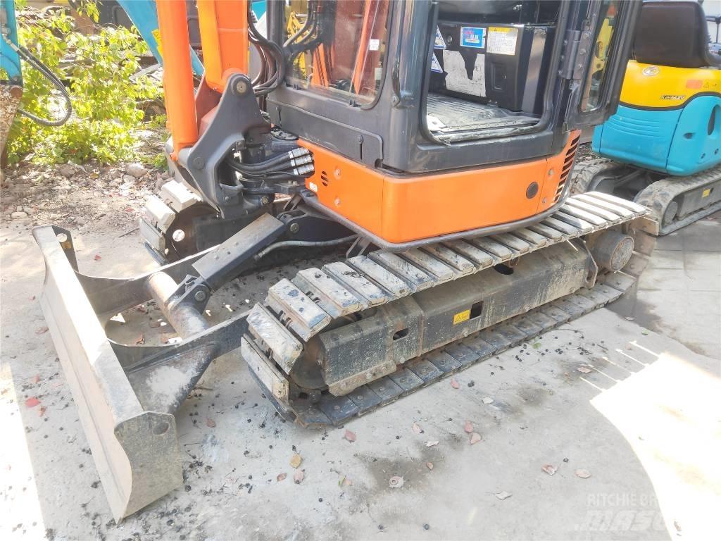 Hitachi ZX 30 U Mini pelle < 7t