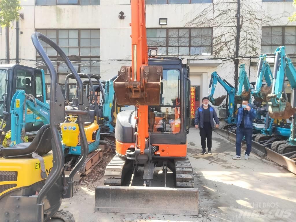 Hitachi ZX 30 U Mini pelle < 7t