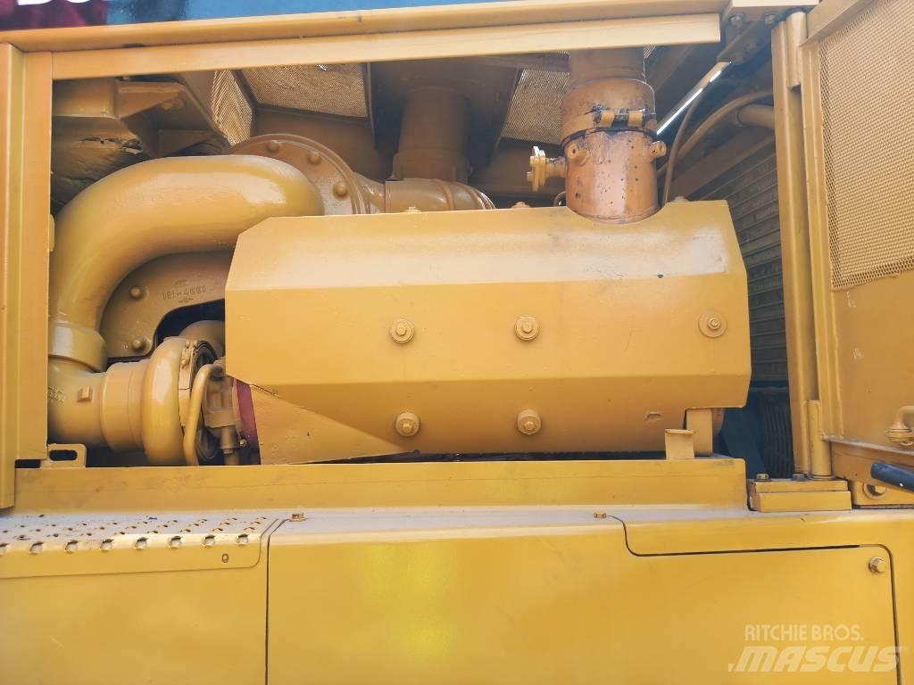 CAT D8R (Abu Dhabi) Bouteurs sur chenilles