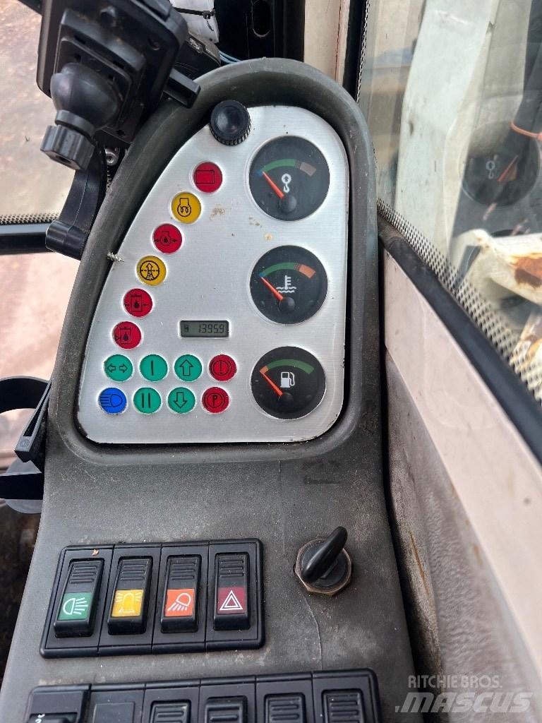 Terex Schaeff HML32 Pelle sur pneus