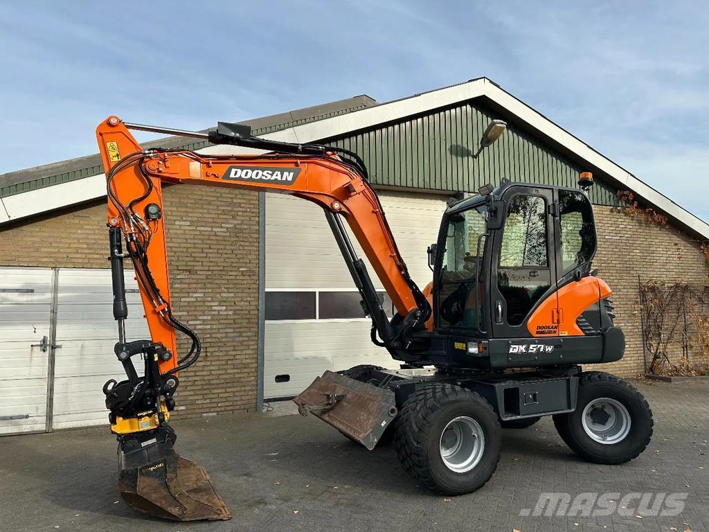 Doosan DX57W-7 Pelle sur pneus