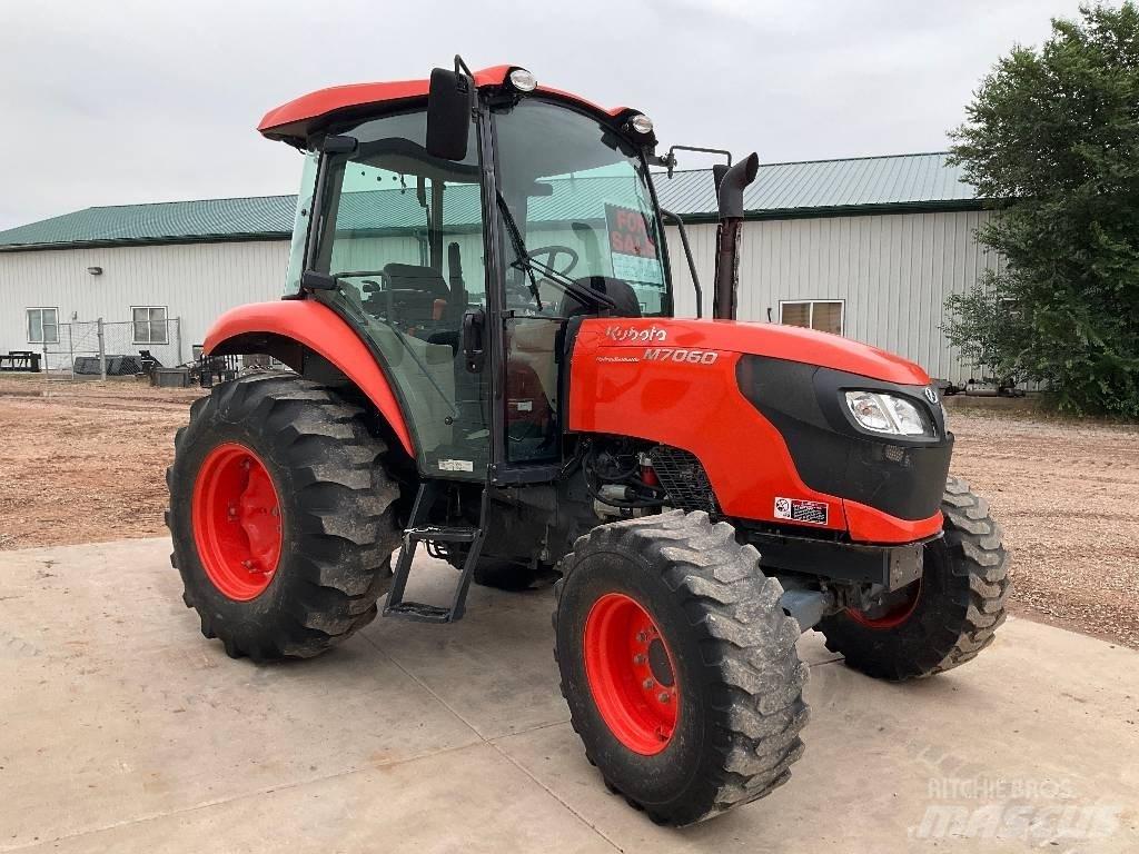 Kubota M 7060 Tracteur
