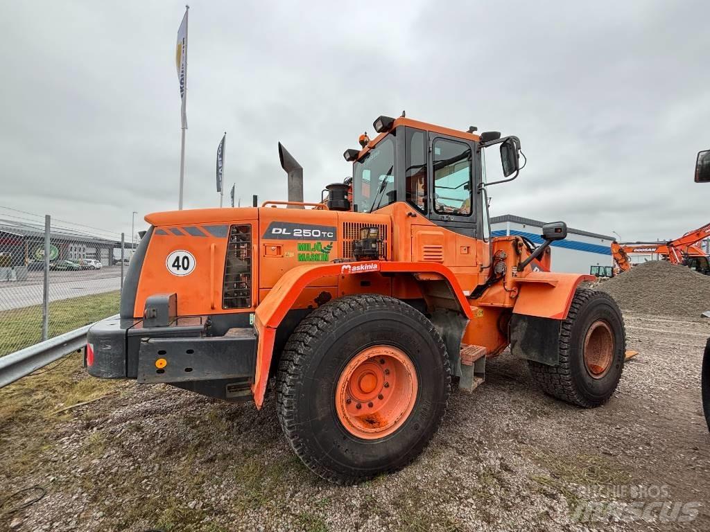 Doosan DL 250Z Chargeuse sur pneus