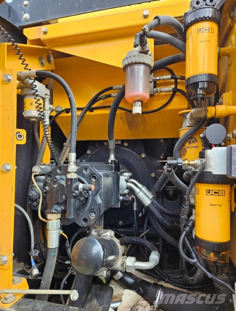 JCB JS 131 LC Pelle sur chenilles