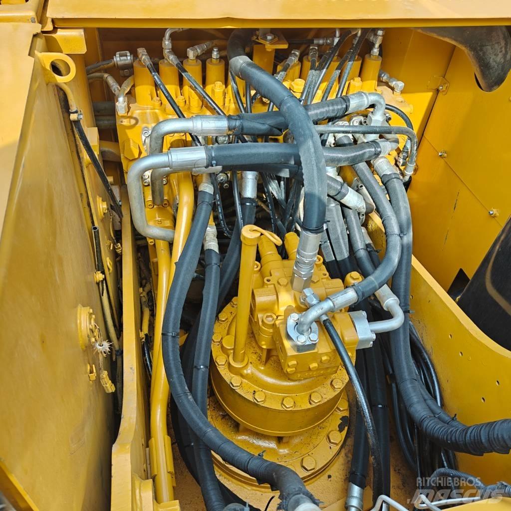 CAT 323 D L Pelle sur chenilles