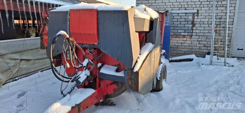 Kuhn Primor 3560 Dérouleuse, pailleuse