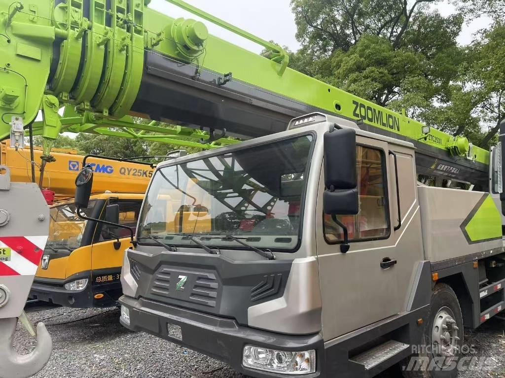 Zoomlion 25 ton Grues tout terrain