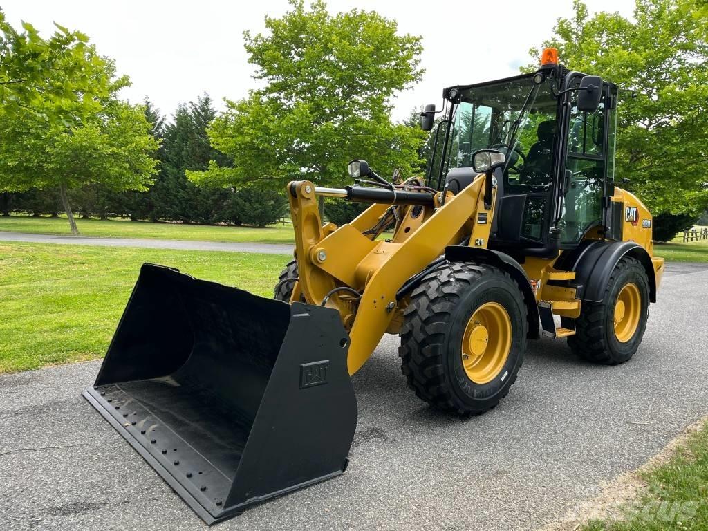 CAT 908M Chargeuse sur pneus