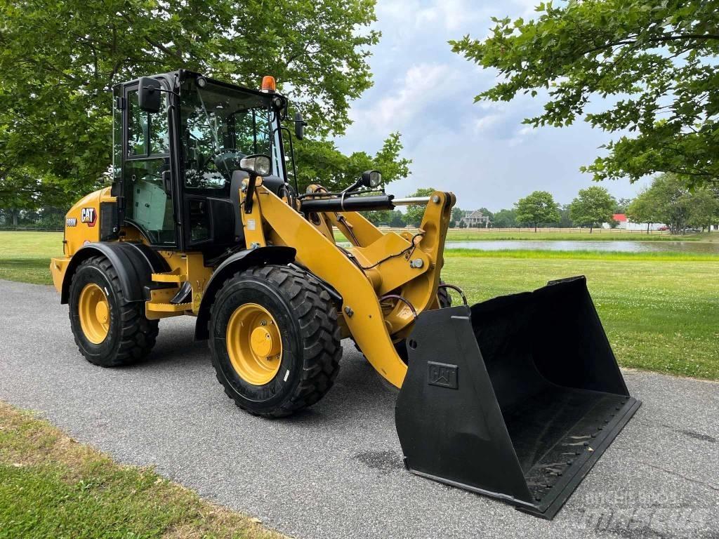 CAT 908M Chargeuse sur pneus