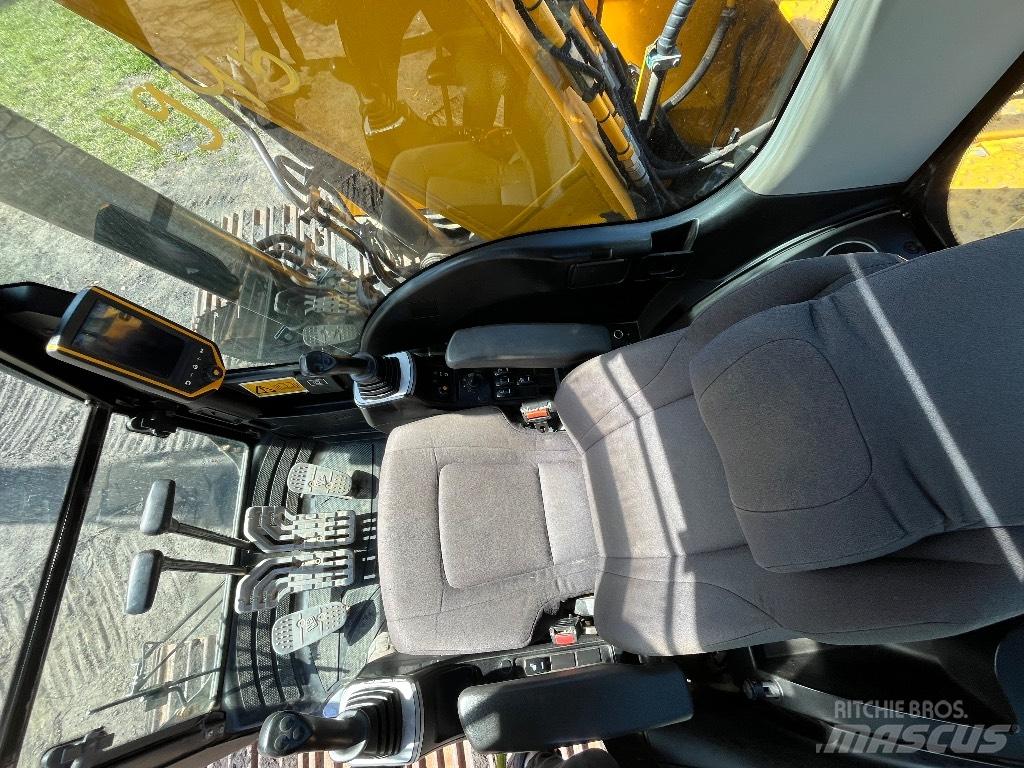 JCB JS 220 LC Pelle sur chenilles