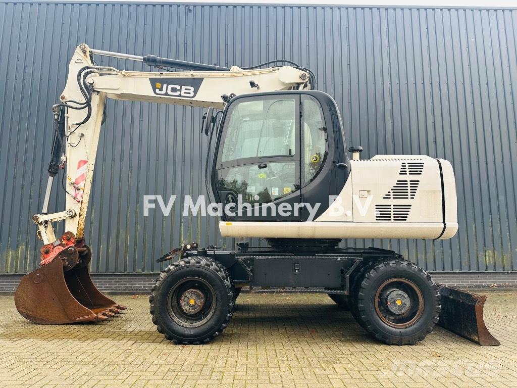 JCB JS 145 W Pelle sur pneus