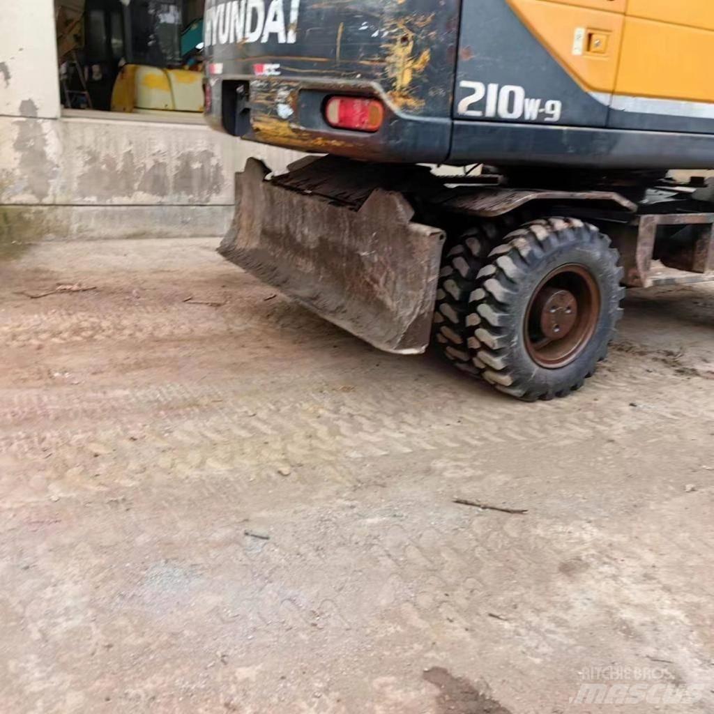 Hyundai 210-9 Pelle sur pneus