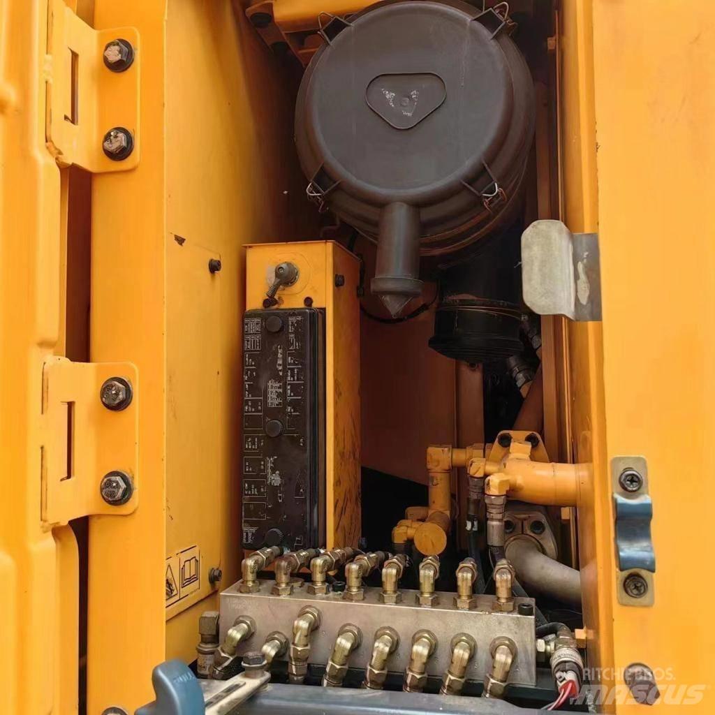 Hyundai 210-9 Pelle sur pneus