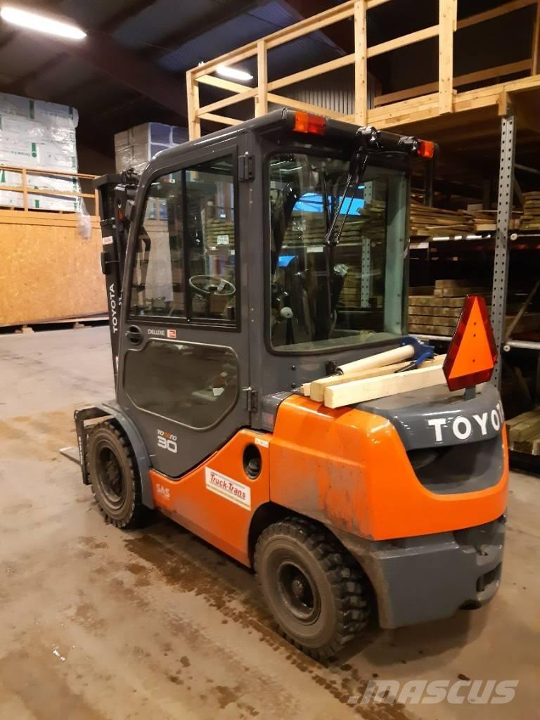 Toyota 02-8FDF30 Chariots diesel