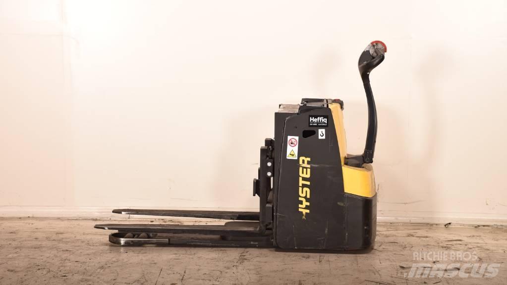 Hyster S2.4HBE Transpalette accompagnant