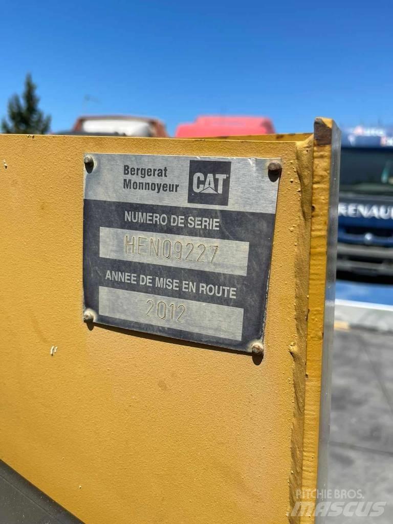 CAT 236 B Chargeuse compacte