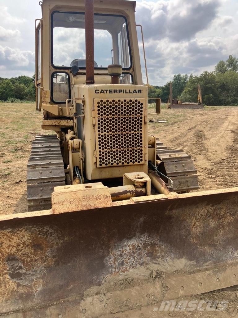 CAT D 3 B Bouteurs sur chenilles