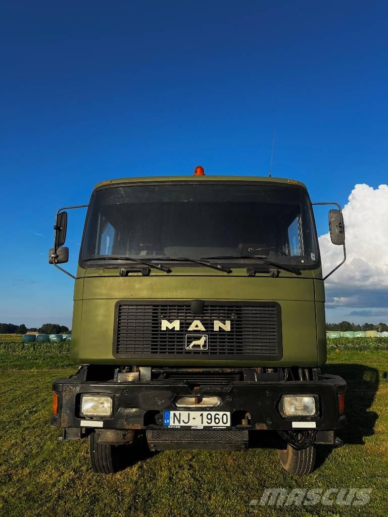 MAN 32.322 Camion grumier
