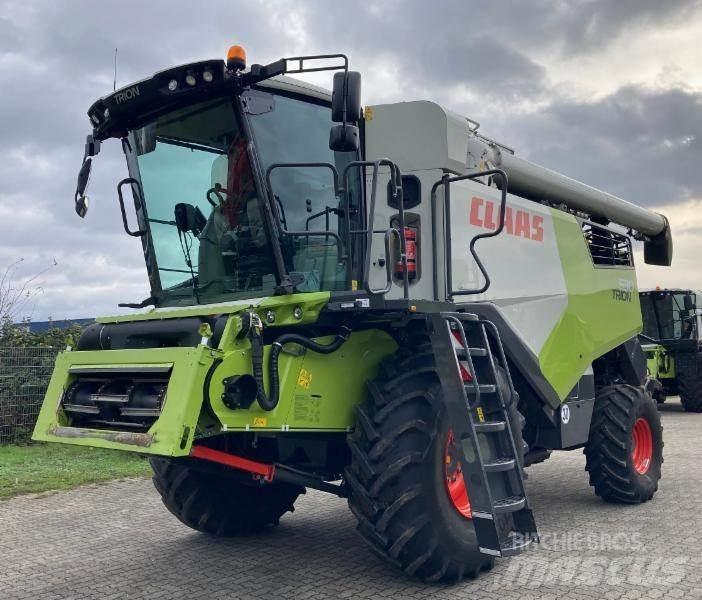 CLAAS TRION 530 Moissonneuse batteuse