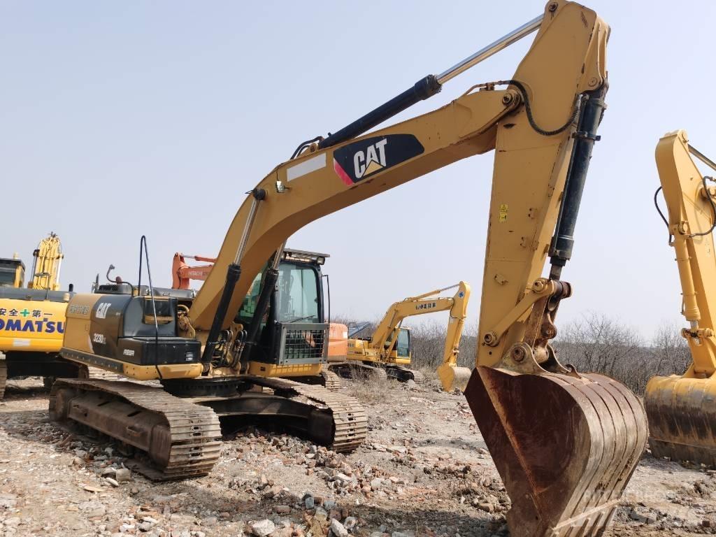 CAT 323 D L Pelle sur chenilles