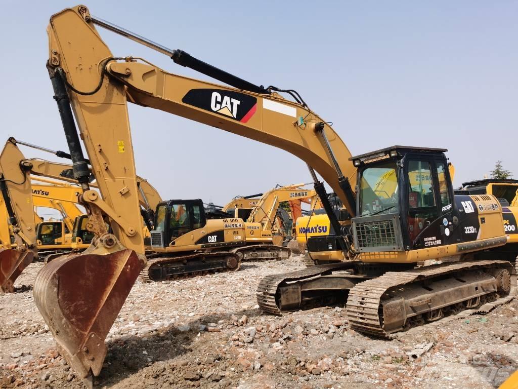 CAT 323 D L Pelle sur chenilles
