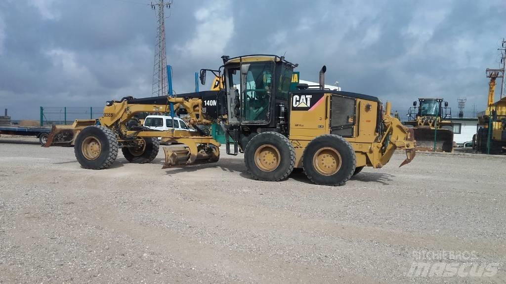 CAT 140 M Niveleuse