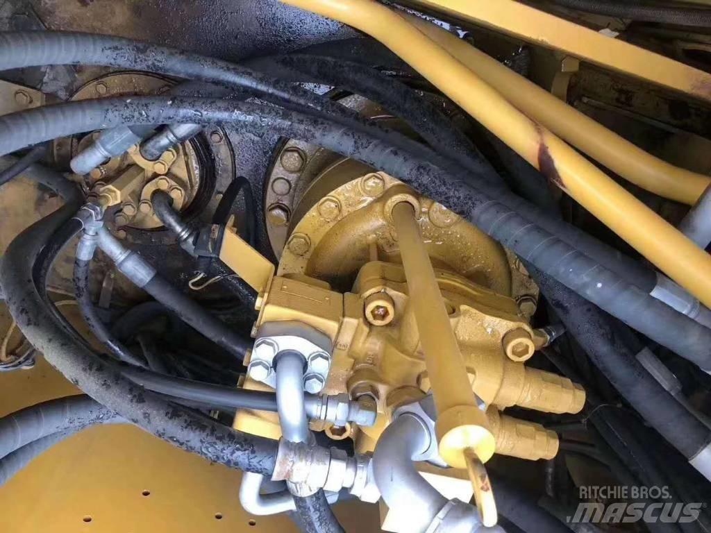 CAT 323 D Pelle sur chenilles