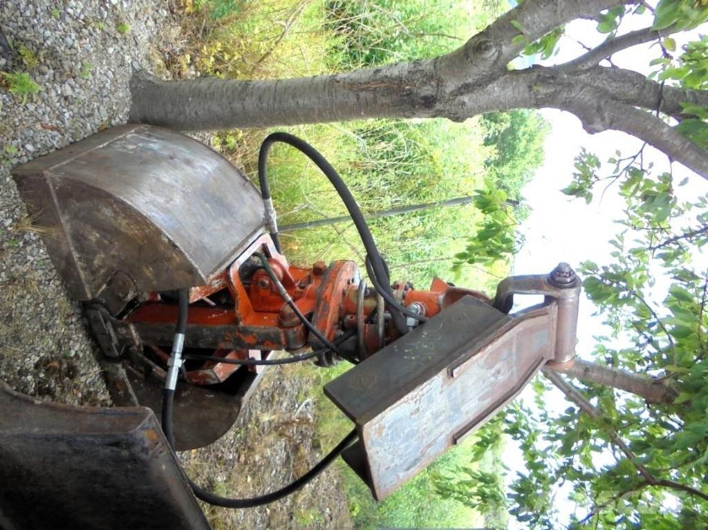 Atlas 1604 K Pelle sur pneus