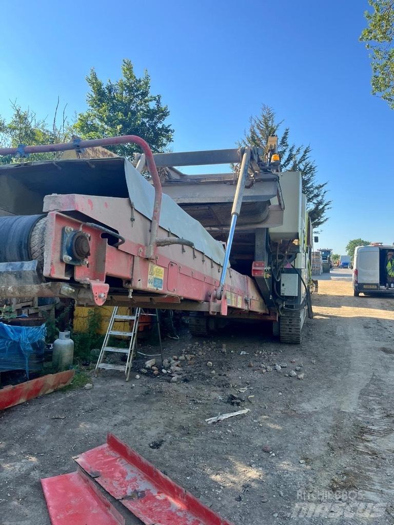 Sandvik QJ 241 Concasseur mobile