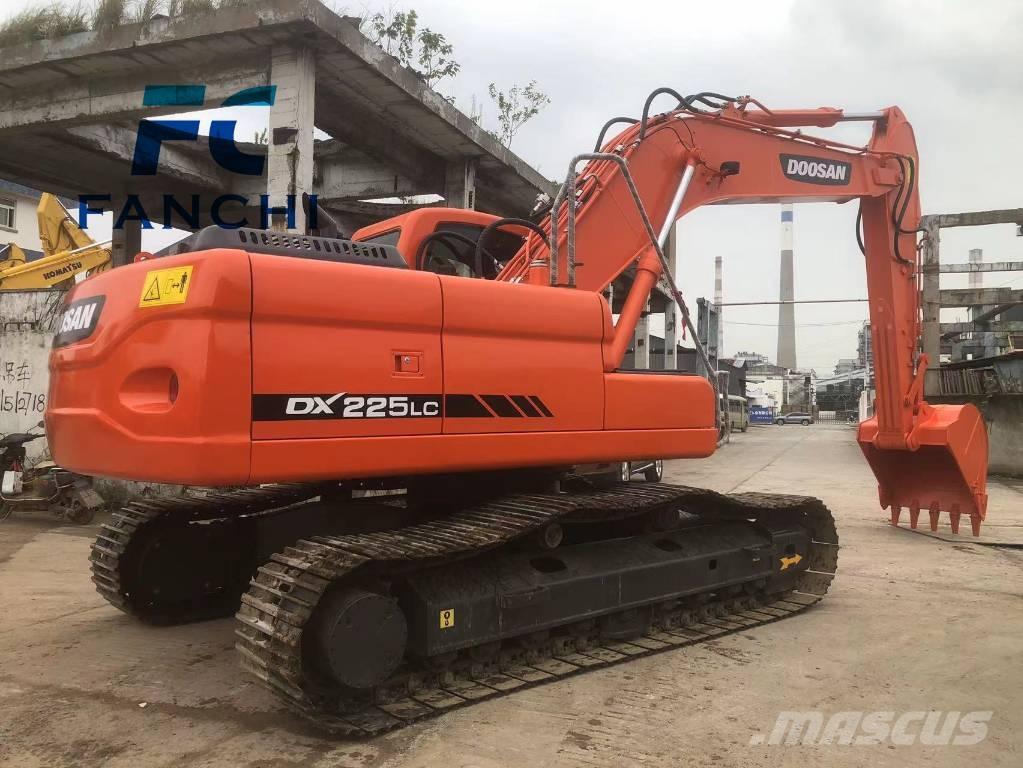Doosan DX 225 LC Pelle sur chenilles