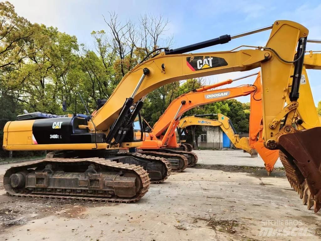 CAT 349 D2 Pelle sur chenilles