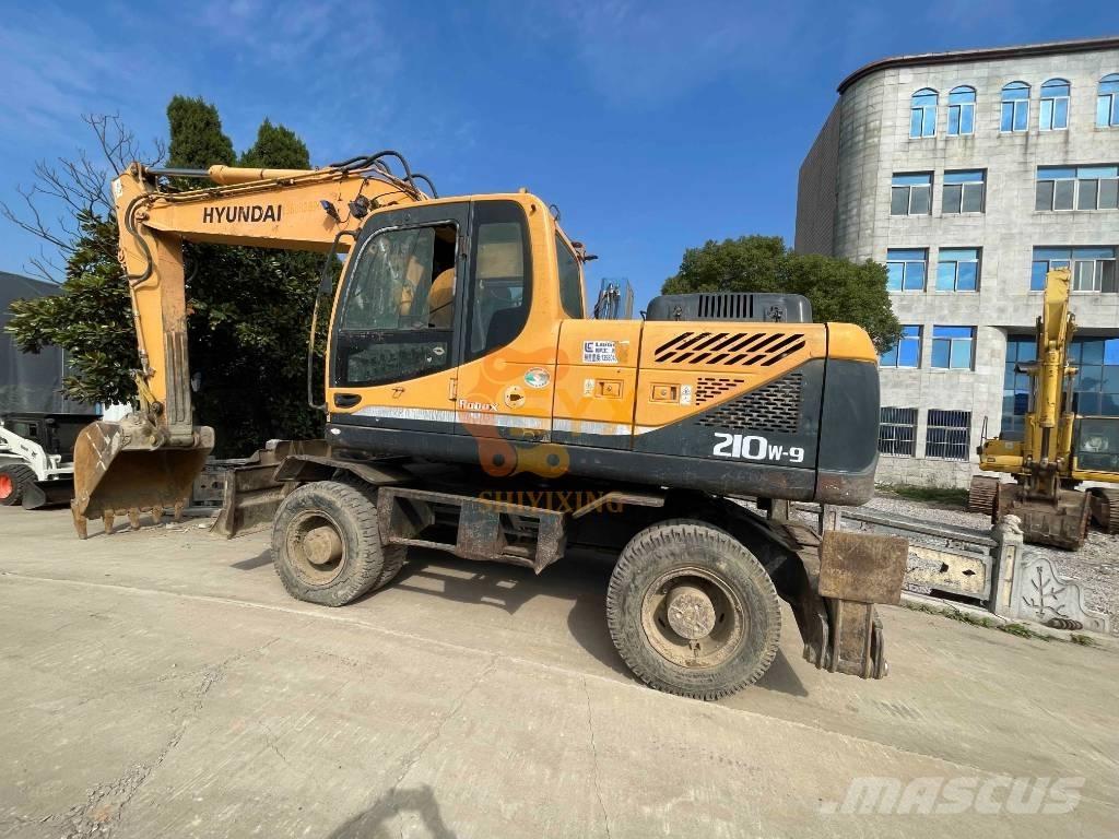 Hyundai 210W-9 Pelle sur pneus