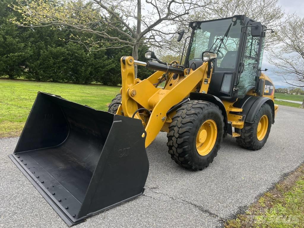 CAT 908M Chargeuse sur pneus