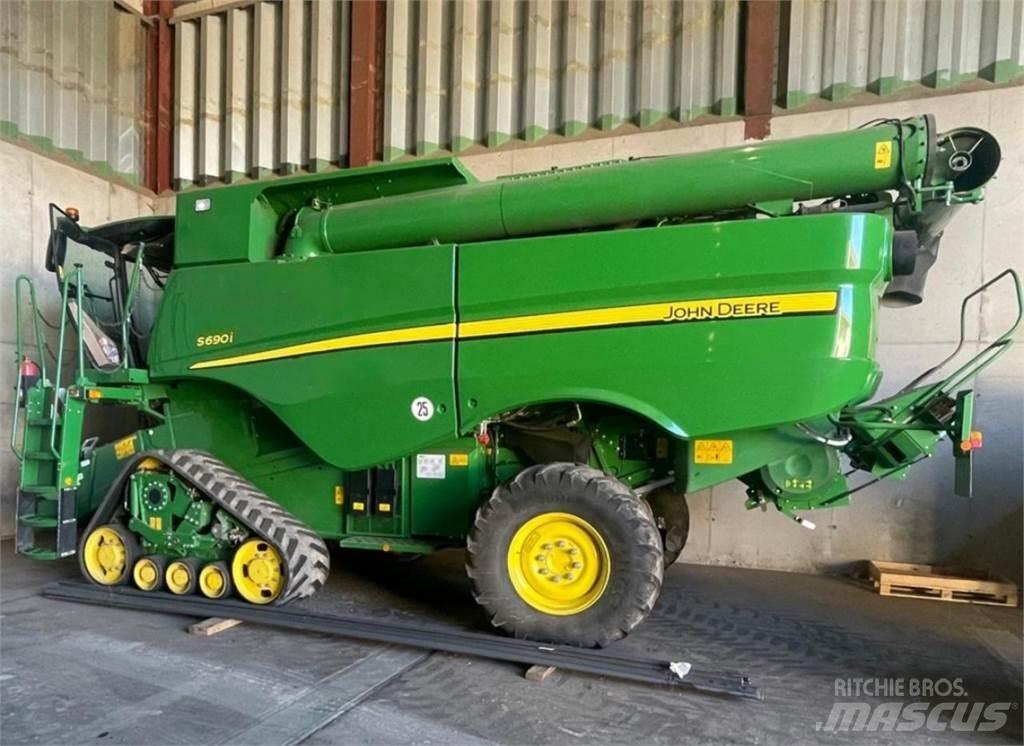 John Deere S690i Moissonneuse batteuse