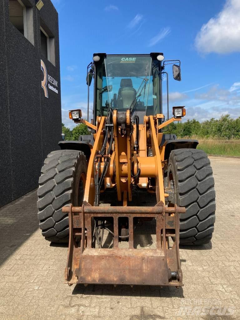 CASE 621 F XR Chargeuse sur pneus