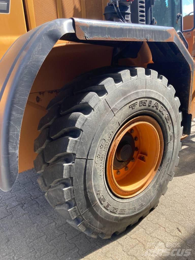 CASE 621 F XR Chargeuse sur pneus