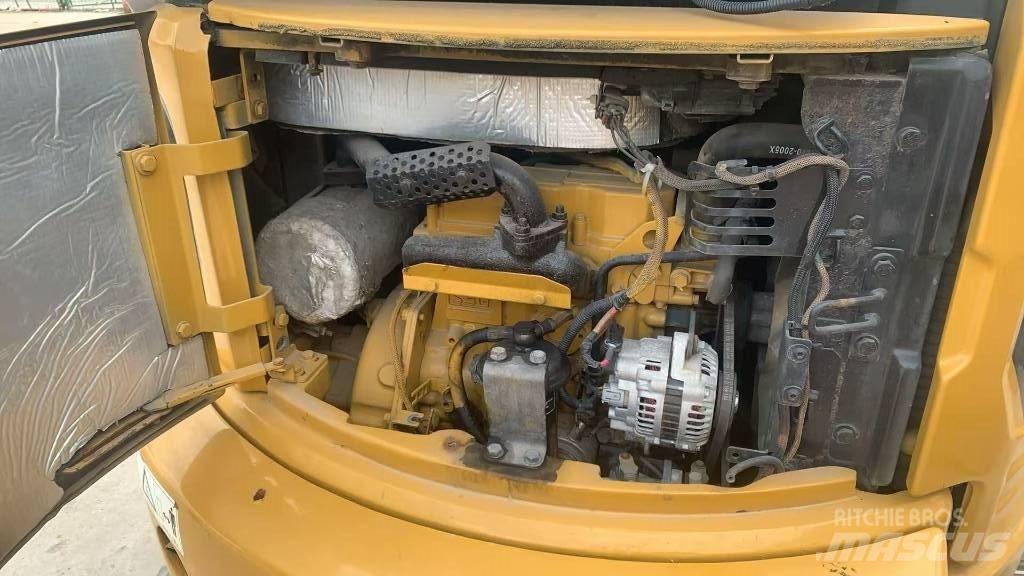 CAT 303 Pelle sur chenilles