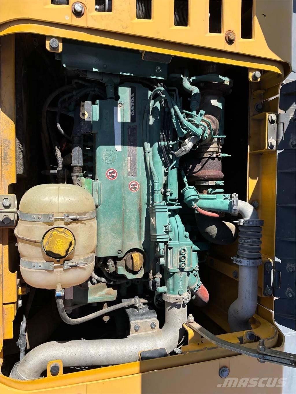 Volvo EC220DL Pelle sur chenilles