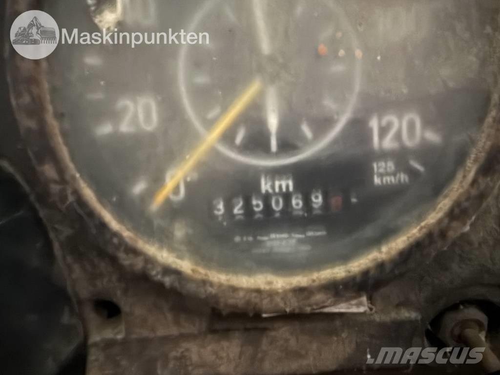 Scania LS 76 kranbil Camion plateau ridelle avec grue