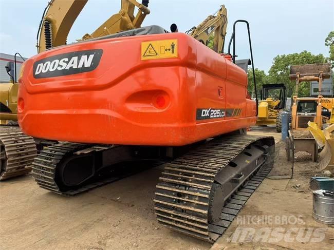 Doosan DX 225 LC Pelle sur chenilles
