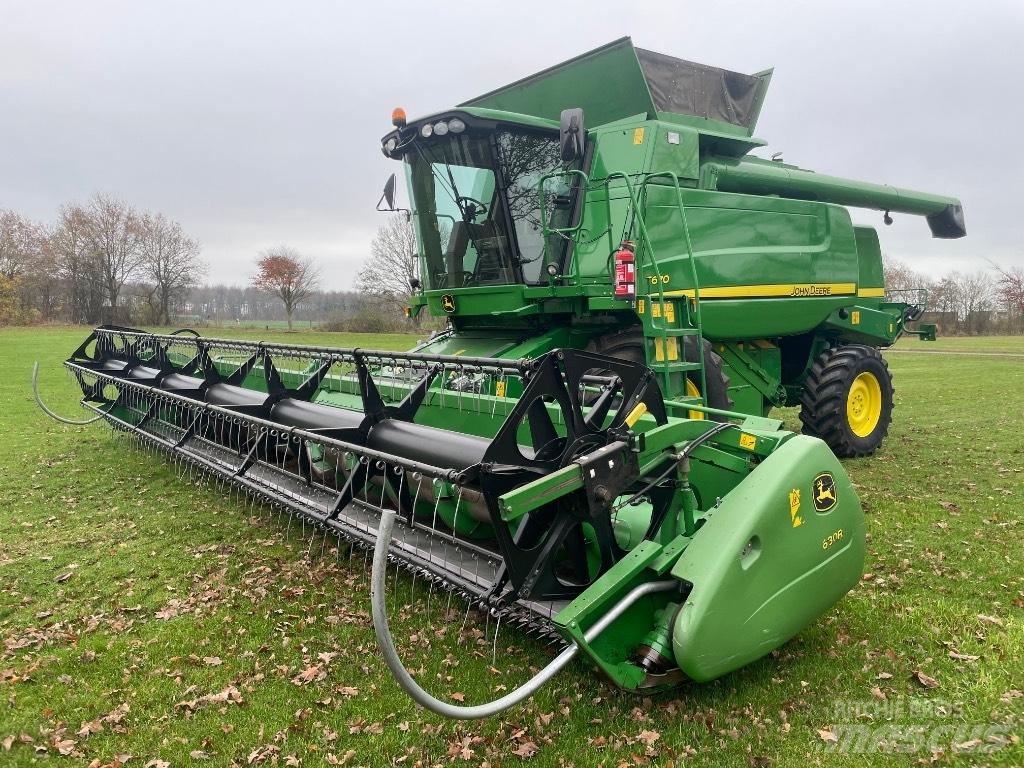 John Deere T670 Moissonneuse batteuse
