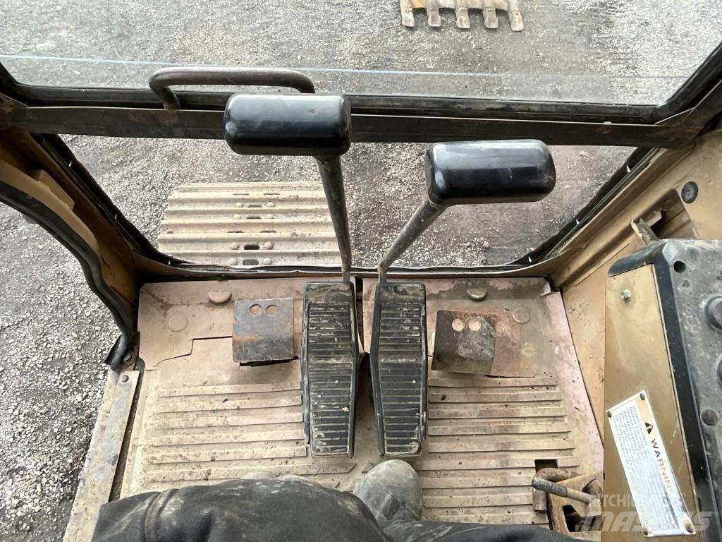 CAT E 120 B Pelle sur chenilles